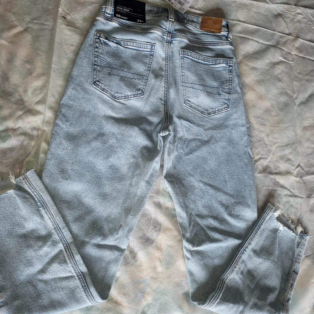 American Eagle Super High Rise Skylight Stretch Mom Jeans Size 00 Short - Picture 4 of 10